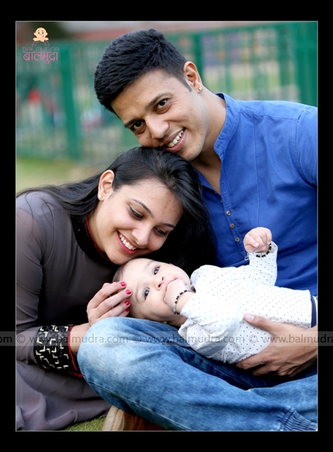 Beautiful family group Photography | Family portrait poses, Family photo  studio, Family photoshoot poses