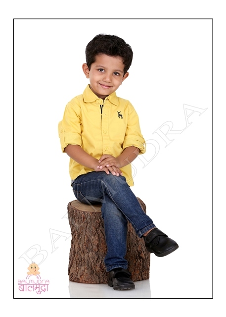 i indian boy Standing Pose Stock Photo - Alamy