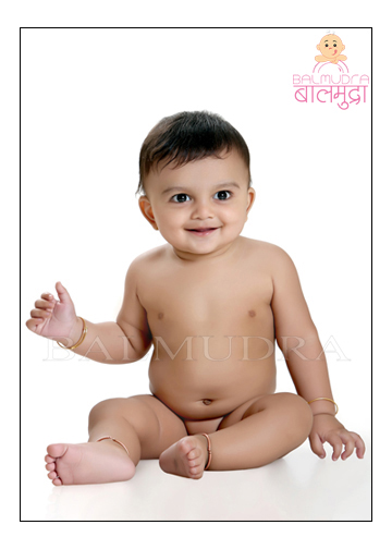 Best new born baby photographer in Pune - Shrikrishna Paranjpe - Balmudra Studio